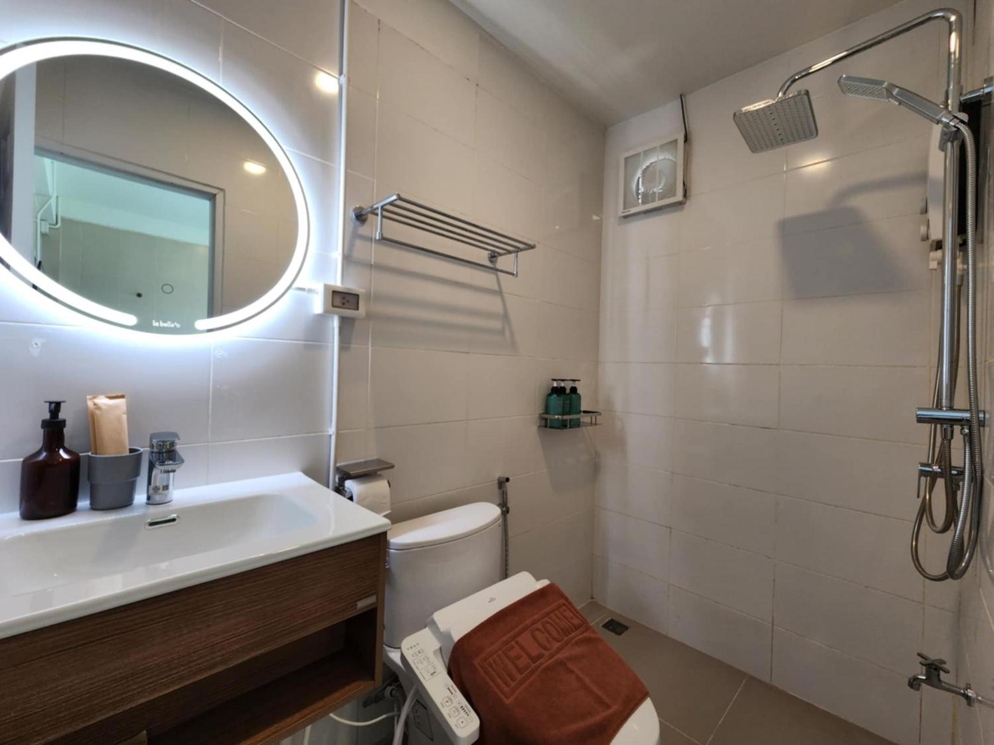 Lo-ha Phra Nakorn Hostel Bangkok